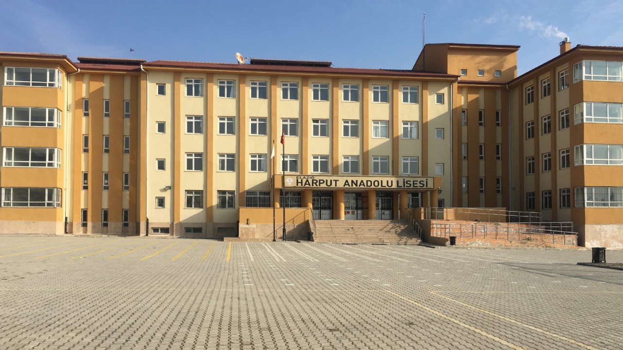Satır, bıçak, mermi! Lisede facia son anda önlendi
