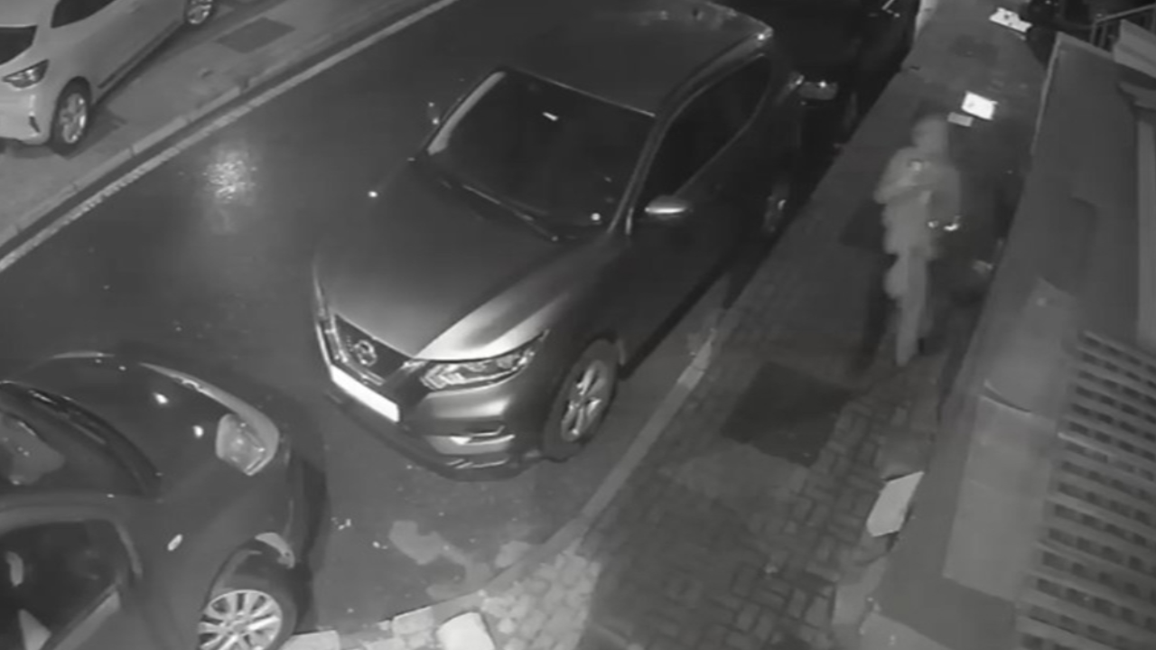Üsküdar’da haraç istedikleri iş yerini kundaklamaya çalıştılar