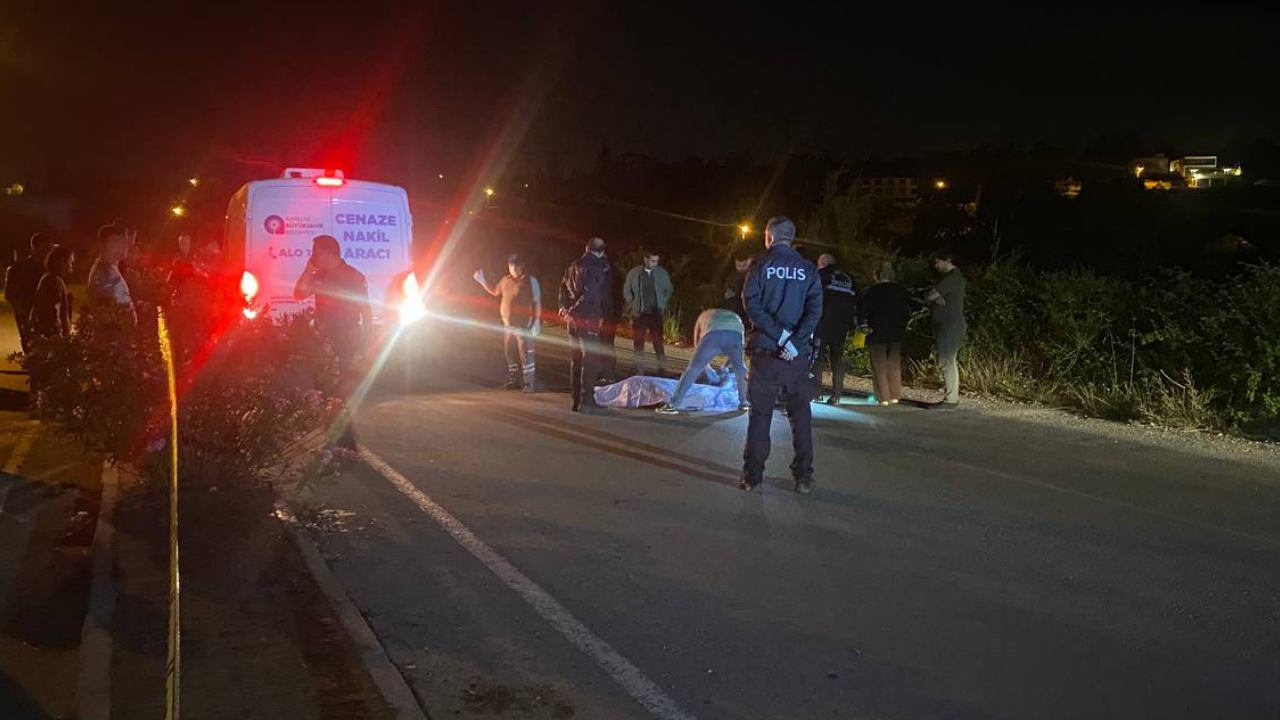 Silahını çıkarıp üç kişiyi kurşuna dizdi