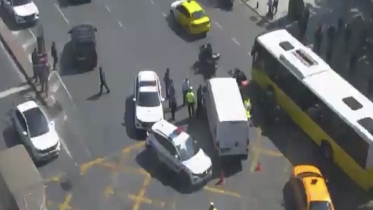 Beşiktaş'ta minibüs kadın polisi ezdi!