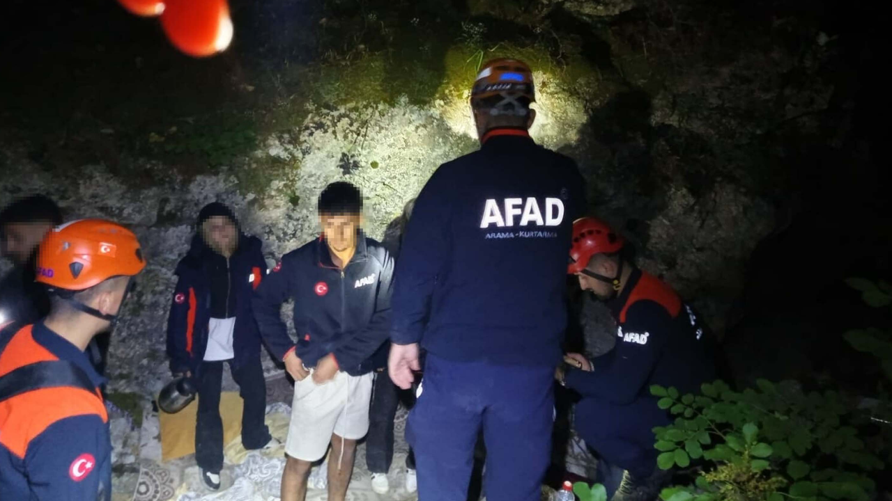 Şelalede kaybolan gençlerden sevindiren haber