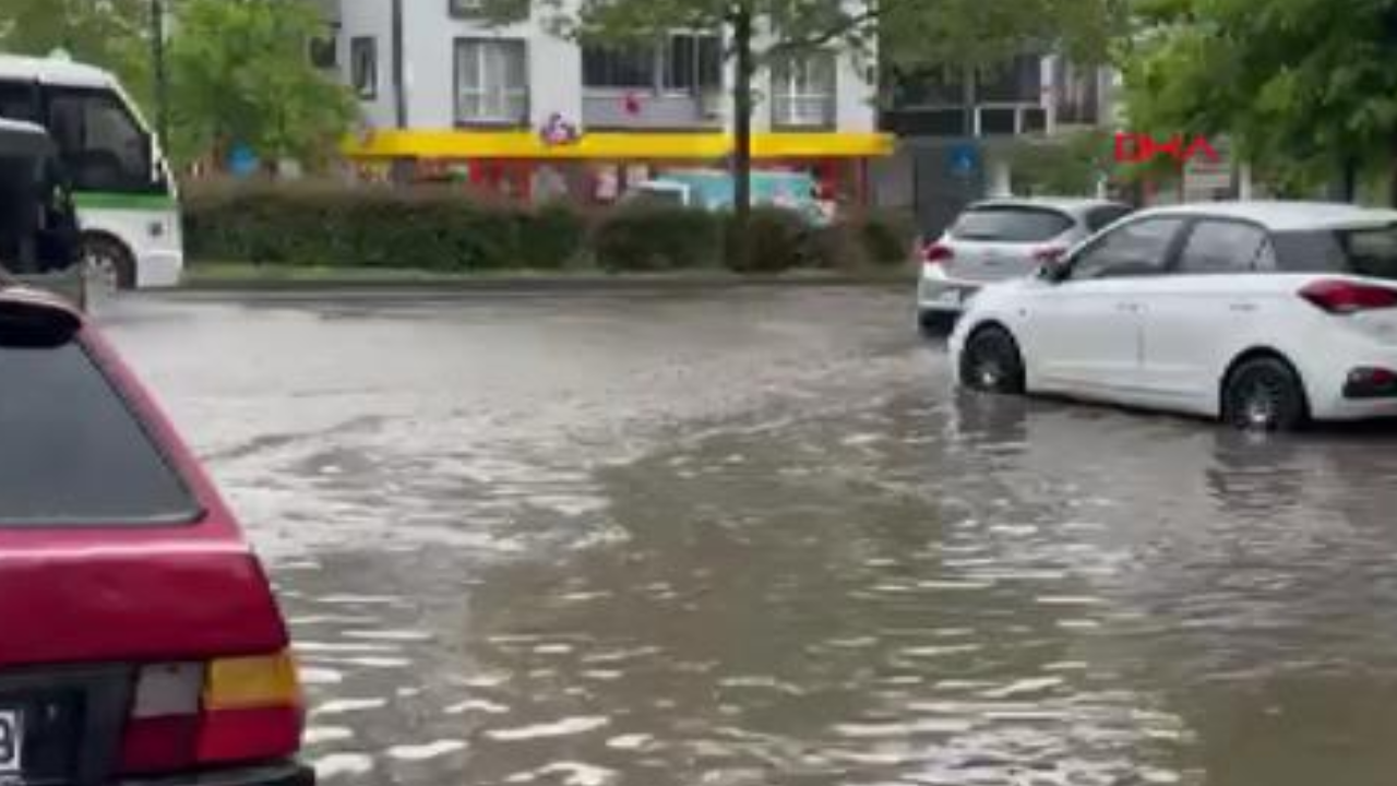 Sağanak Tekirdağ'da hayatı felç etti