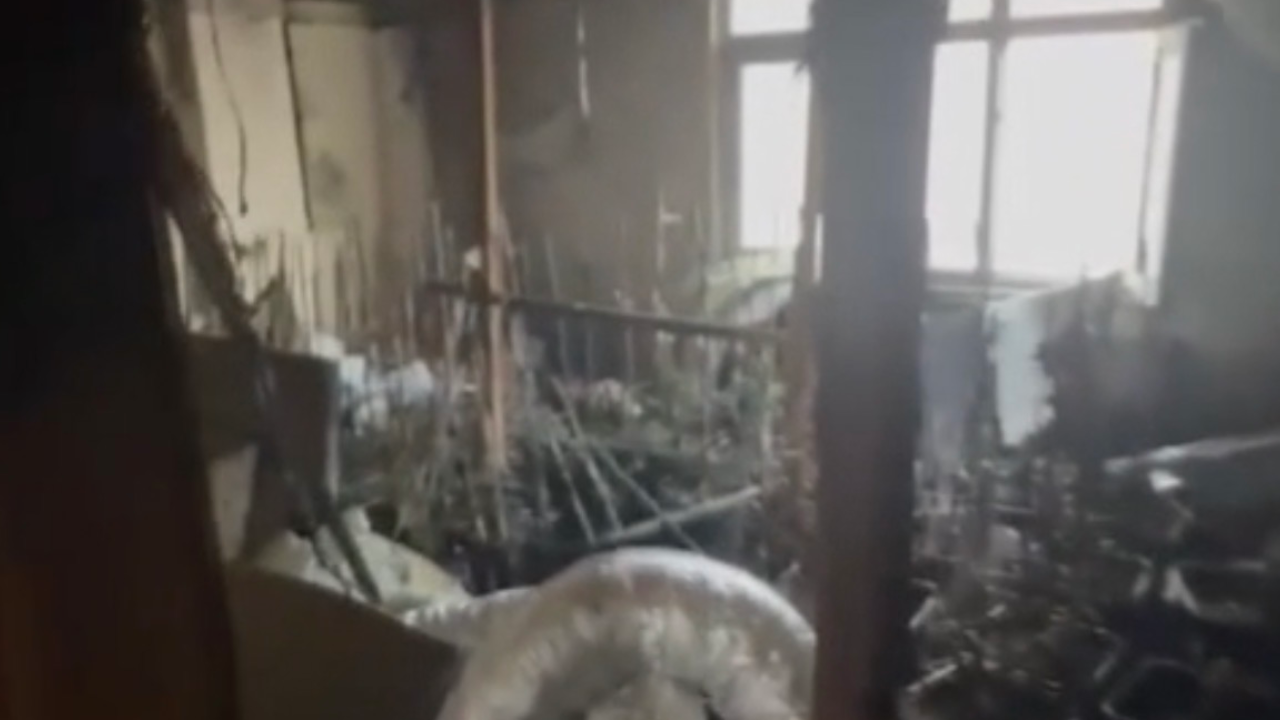 Yangın ihbarına gittiler, yarım milyonluk uyuşturucu buldular