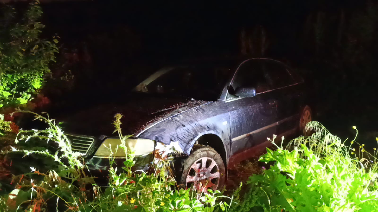 Tarlaya uçan otomobilin sahibi kayıplara karıştı