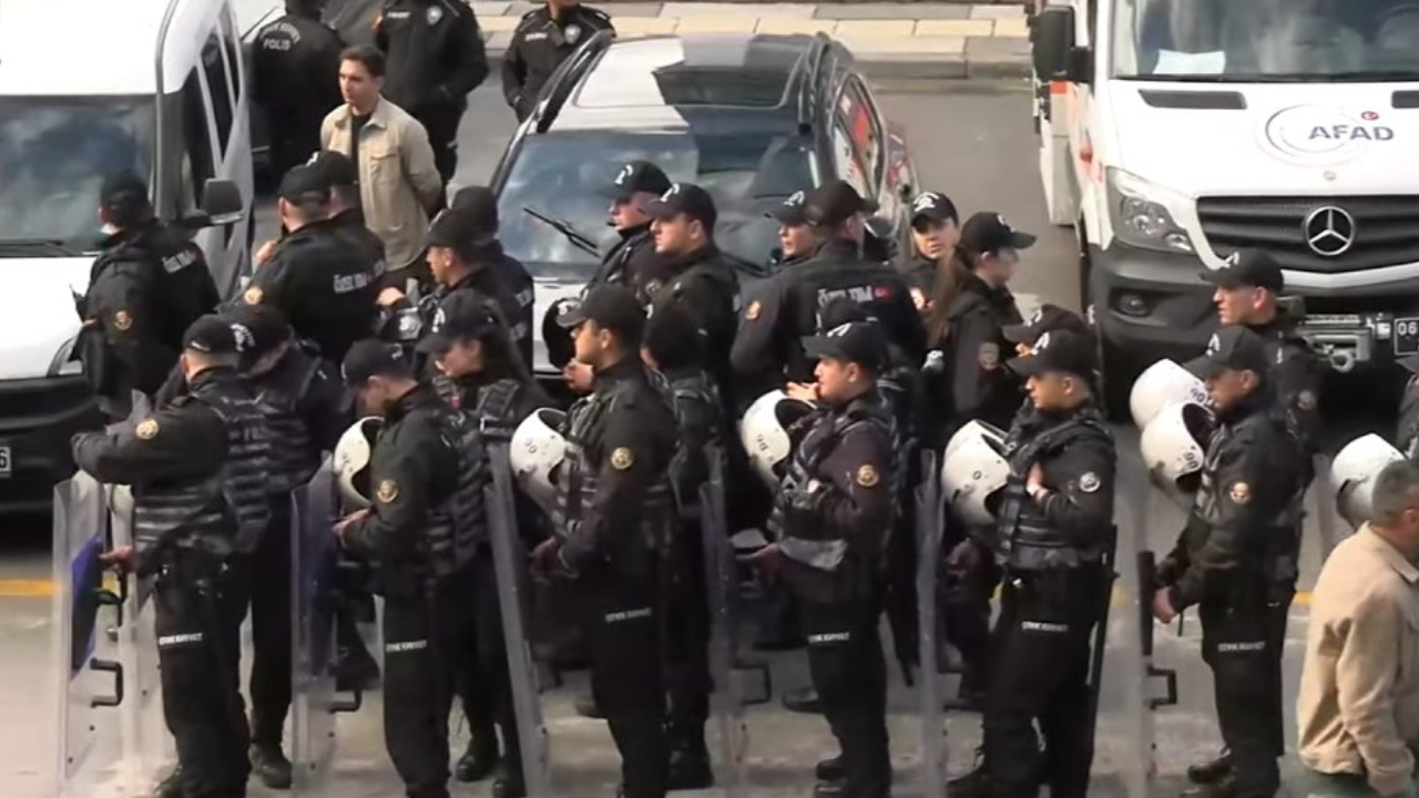 'Genel Merkeze polis girsin' talebi Kılıçdaroğlu'na yakın vekilleri de isyan ettirdi
