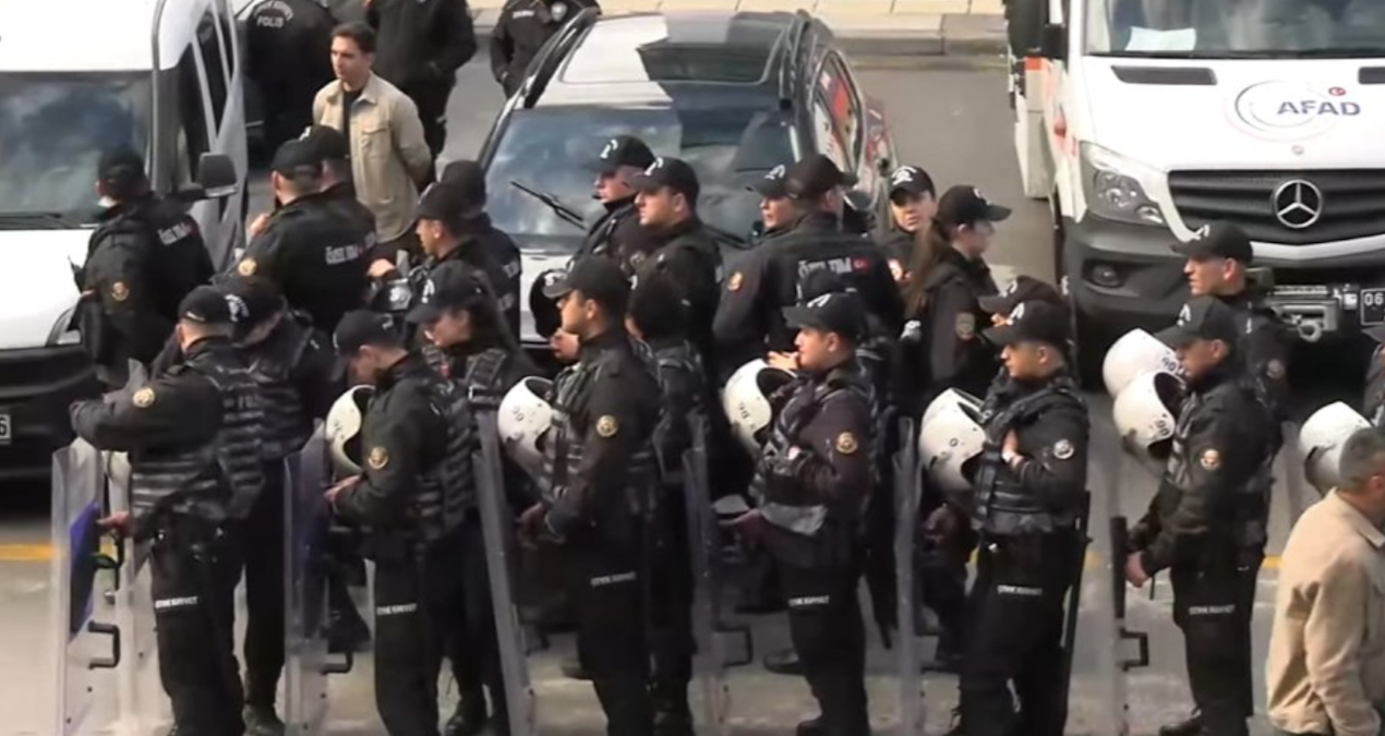 'Genel Merkeze polis girsin' talebi Kılıçdaroğlu'na yakın vekilleri de isyan ettirdi