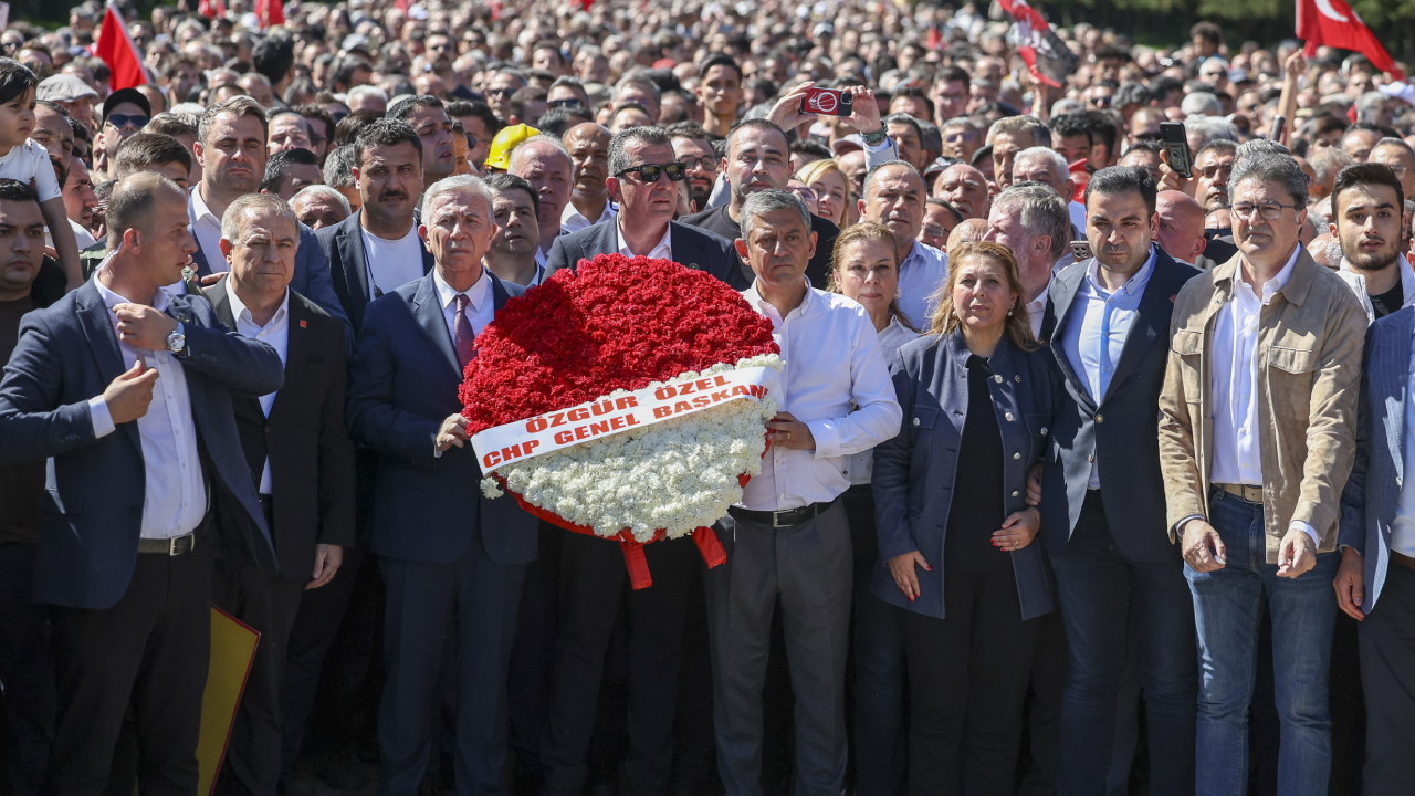 Dünya basını Özel'in Ankara'daki düello zaferini konuşuyor