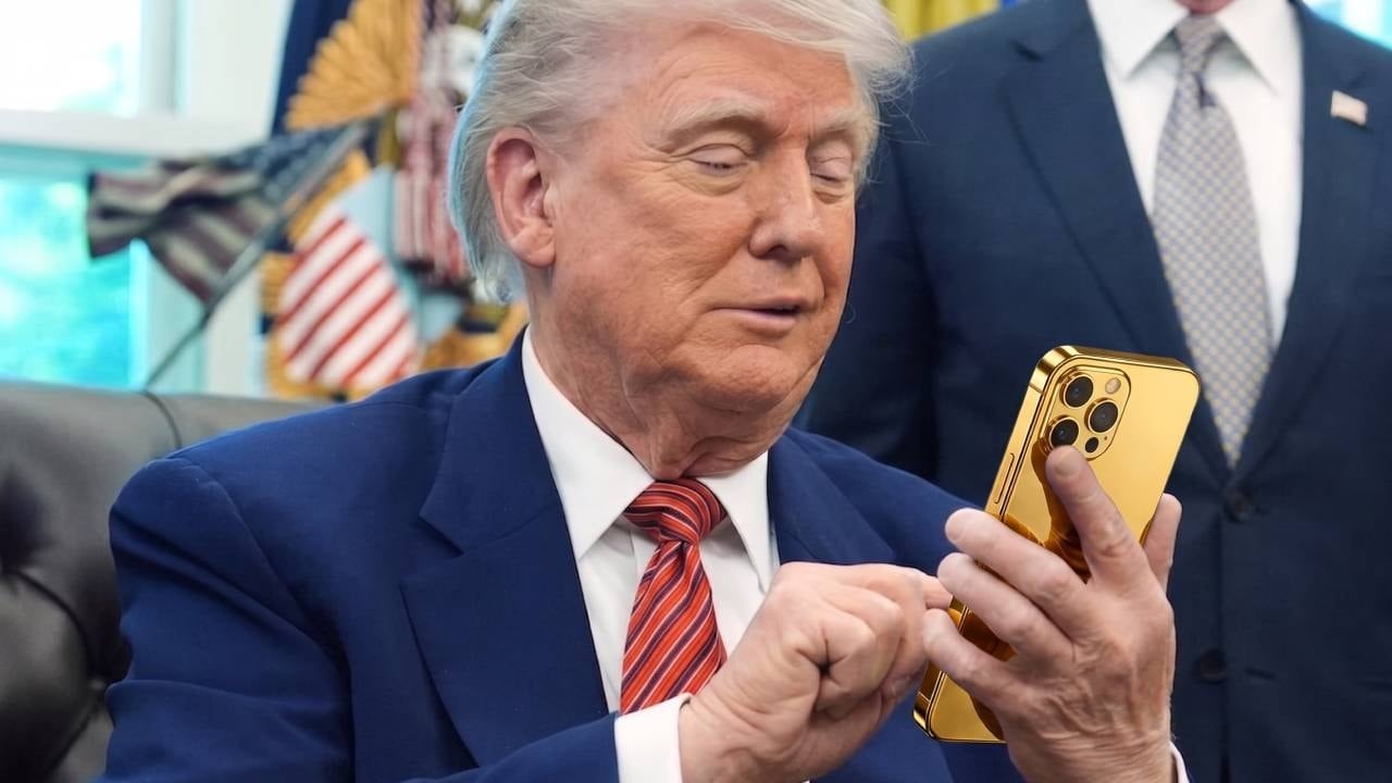 Adını Trump'tan alan altın kaplama telefon 22 bin TL'den satılıyor