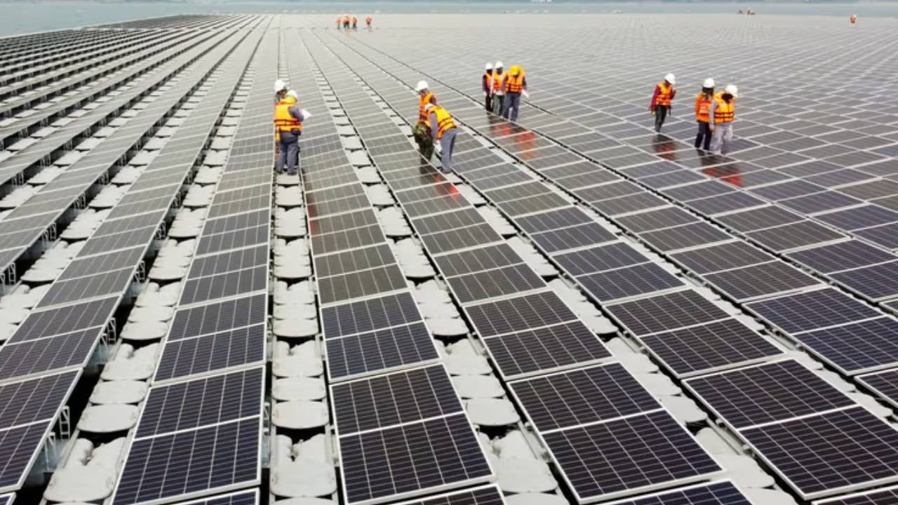 Çin kıtayı ele geçirdi: Boş bulduğu her yere güneş paneli dikiyor