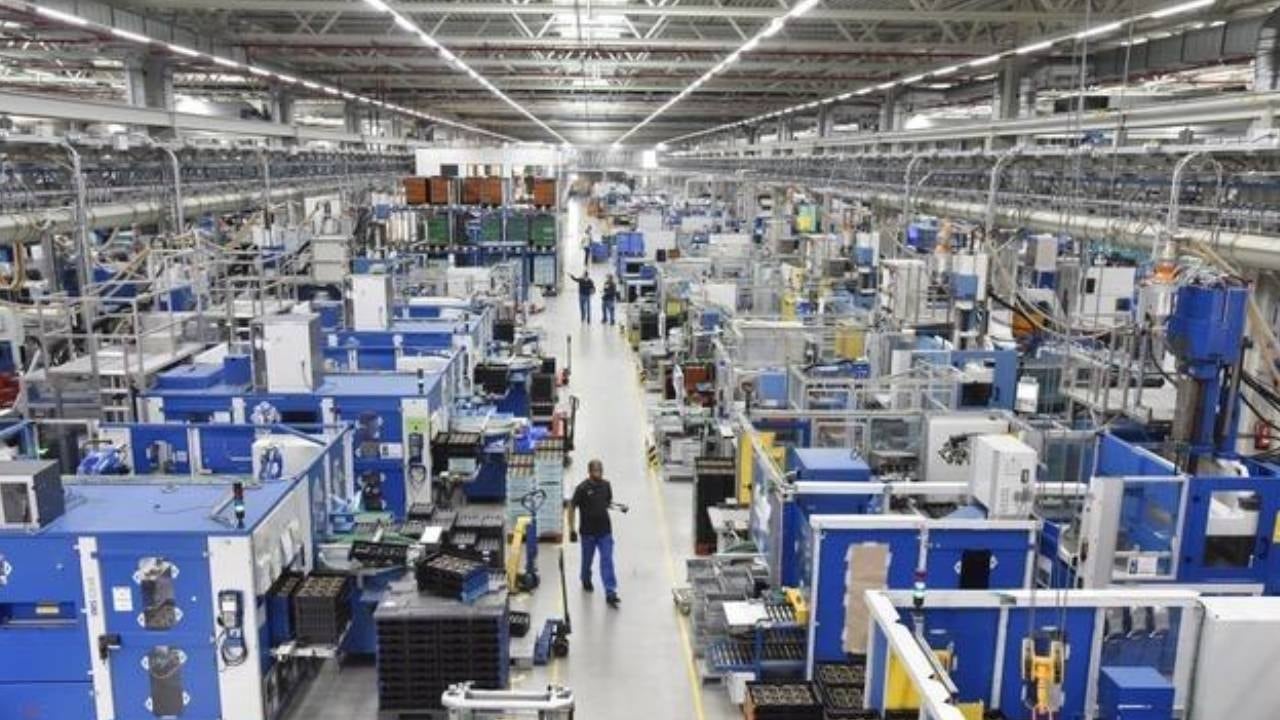 Alman devi 200 milyon euro tasarruf yapacak diye yüzlerce çalışanını işten çıkartıyor
