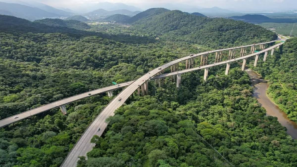 Mühendislik sınırlarını zorlayan yol: Yerden tam 70 metre yukarıda asılı duruyor