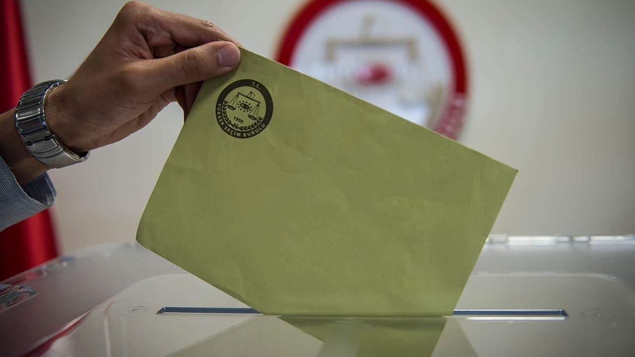 Mini seçimde büyük rekabet: Binlerce kişi oy kullanacak