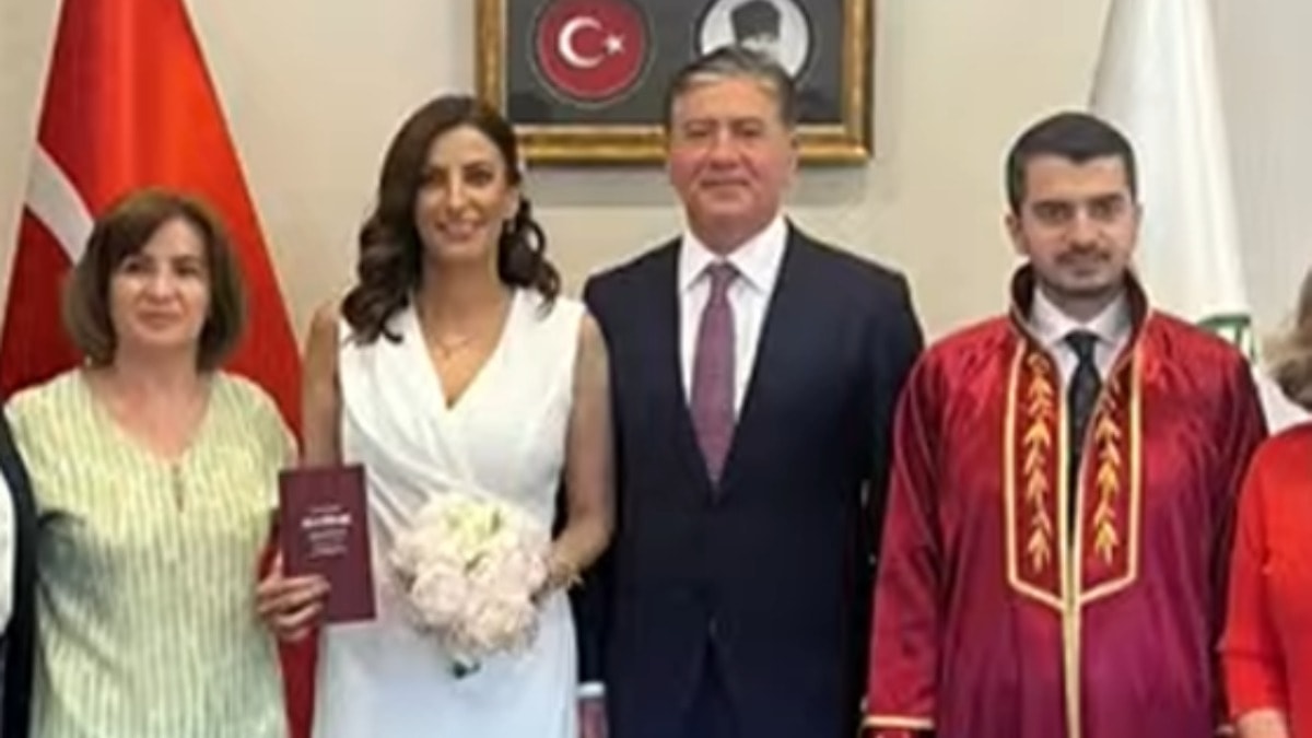 İki milletvekili evlendi, nikahlarını CHP'li belediye başkanı kıydı