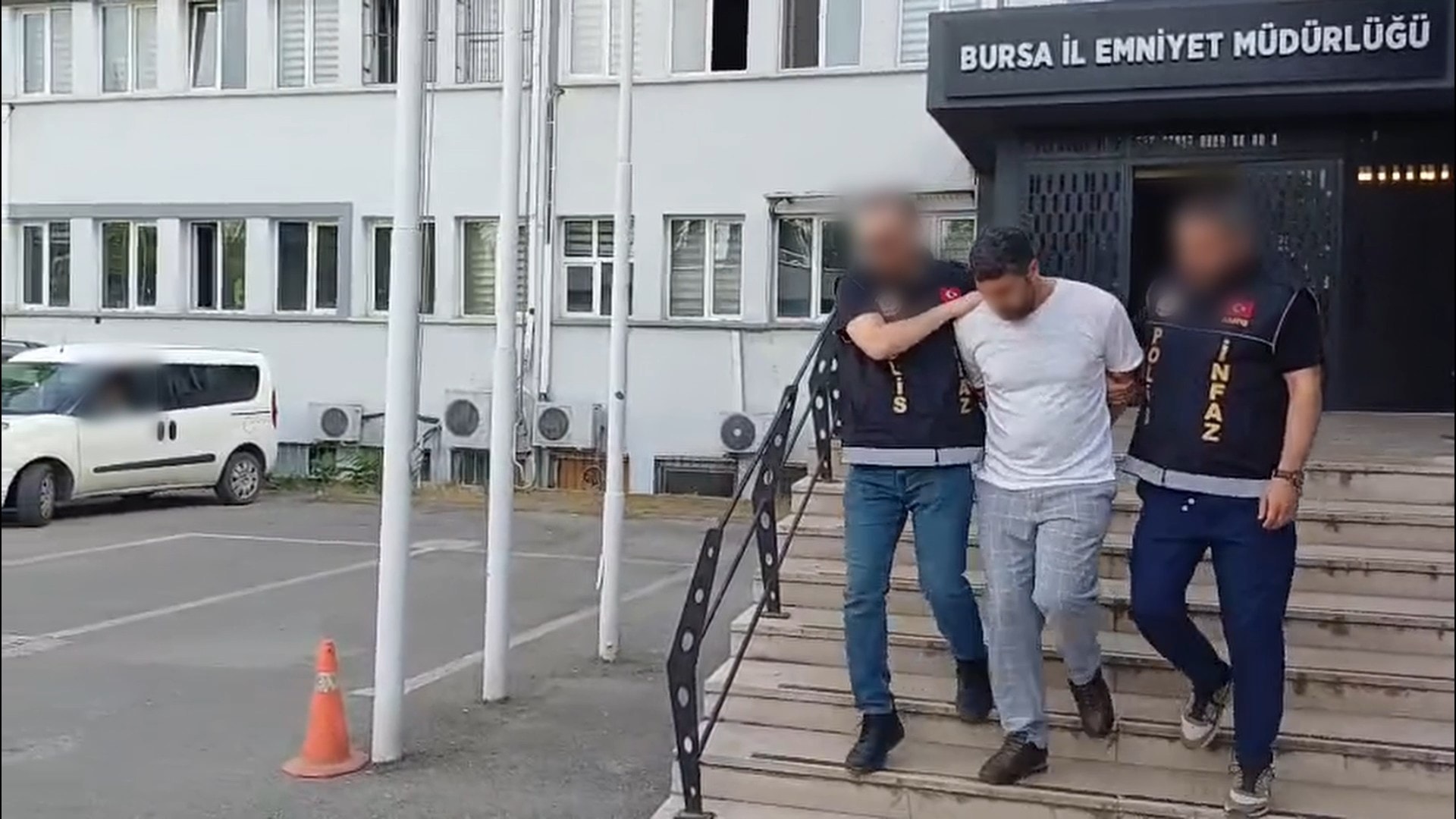 Interpol 13 yıldır kırmızı bültenle arıyordu: Bursa'da yakalandı