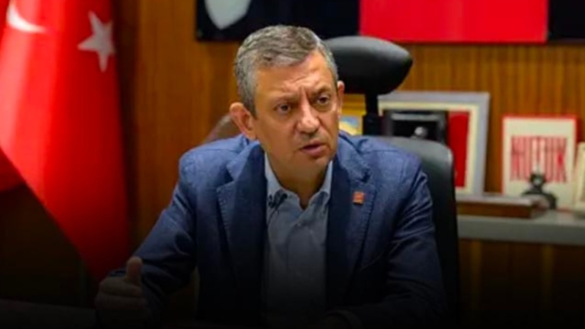 CHP Lideri Özgür Özel CHP'lileri görevden alınan İl Başkanlıklarına çağırdı