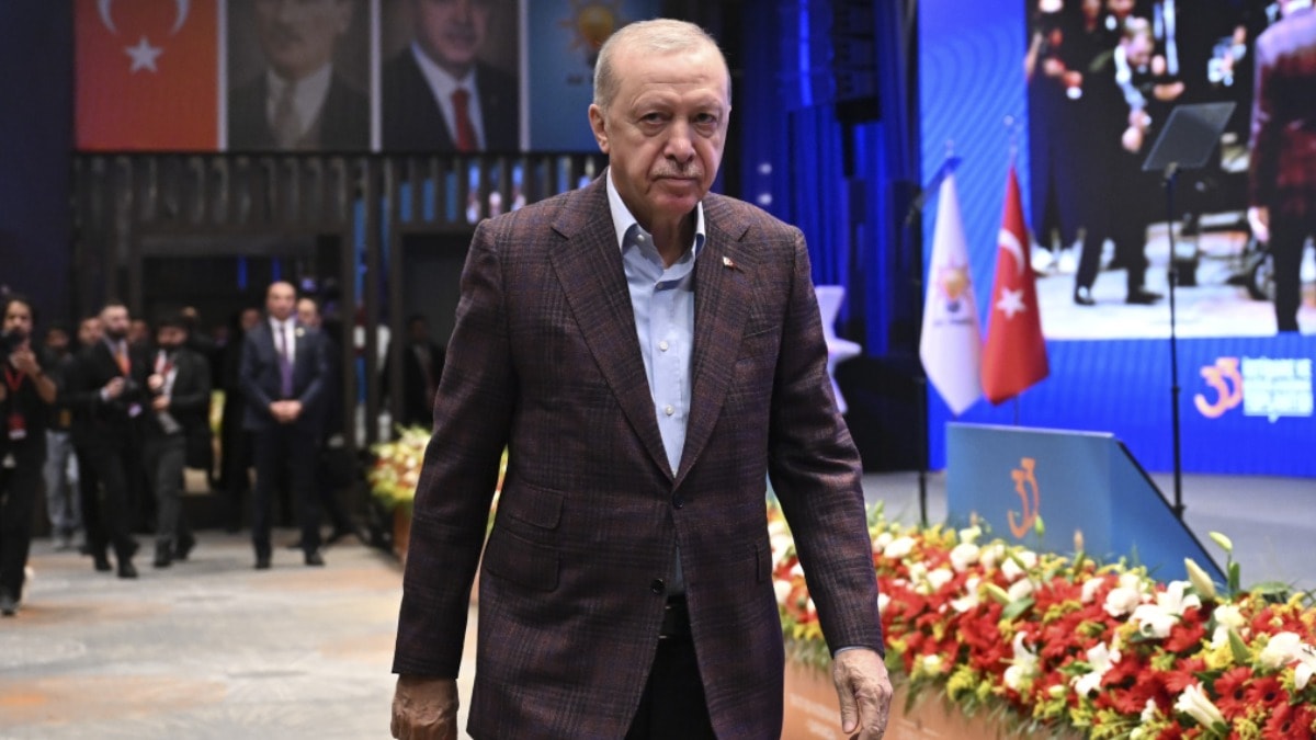 NATO zirvesinden sonra iki bakan yolcu