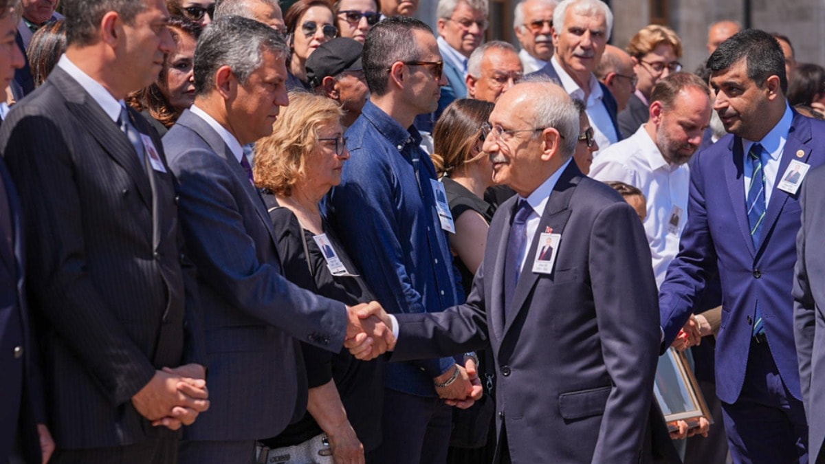 Son Dakika... Özel ve Kılıçdaroğlu tokalaştı