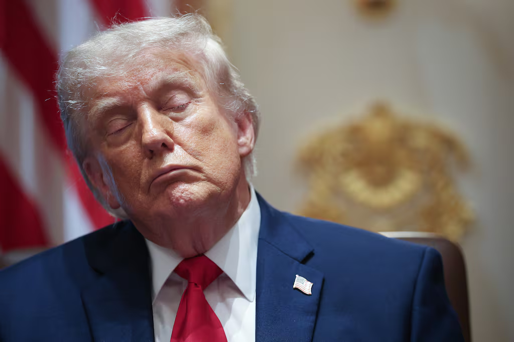 Trump canlı yayında uykuya daldı, sosyal medya karıştı