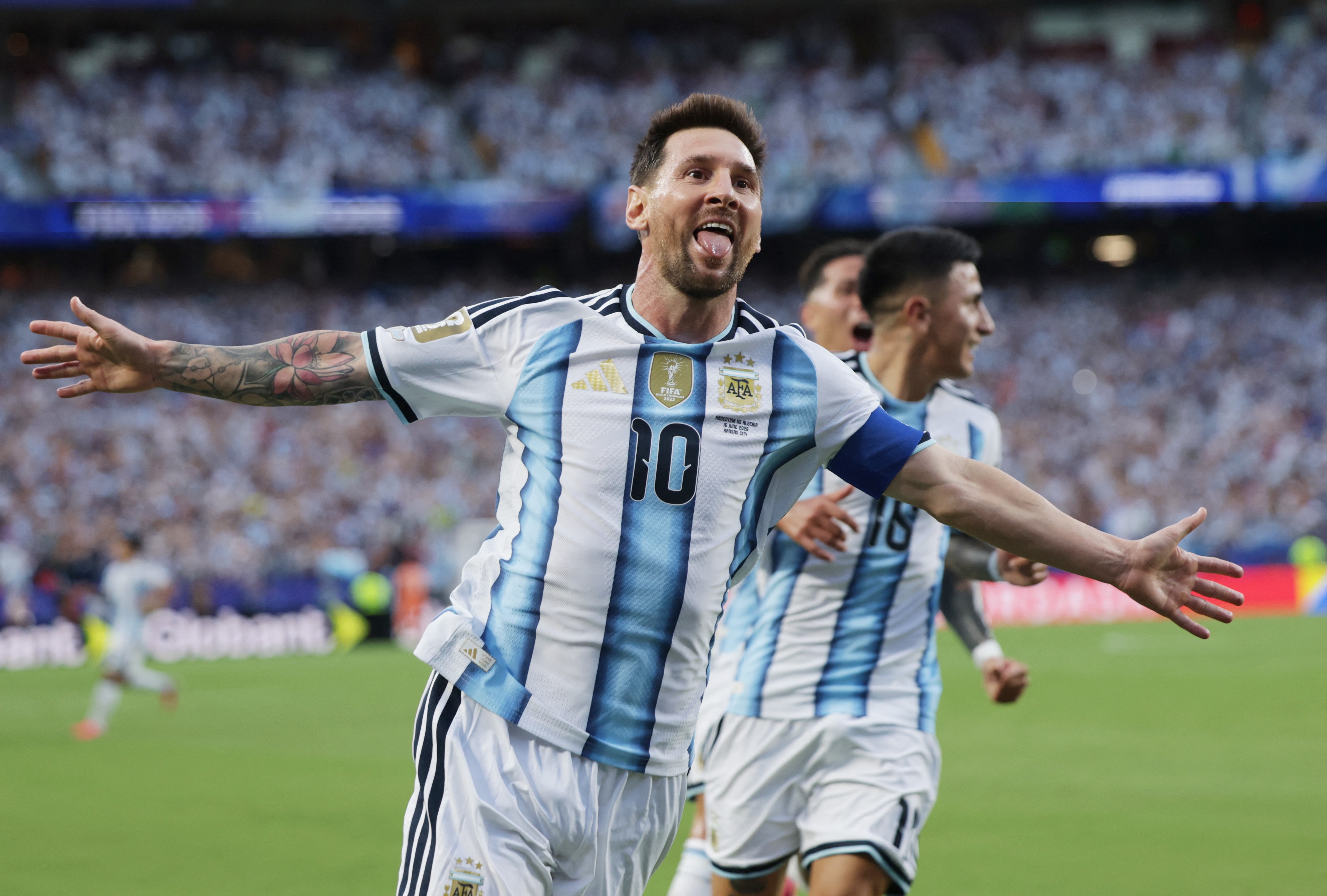Lionel Messi, Dünya Kupası'nda tarihe geçti! Arjantin 3 puanla başladı