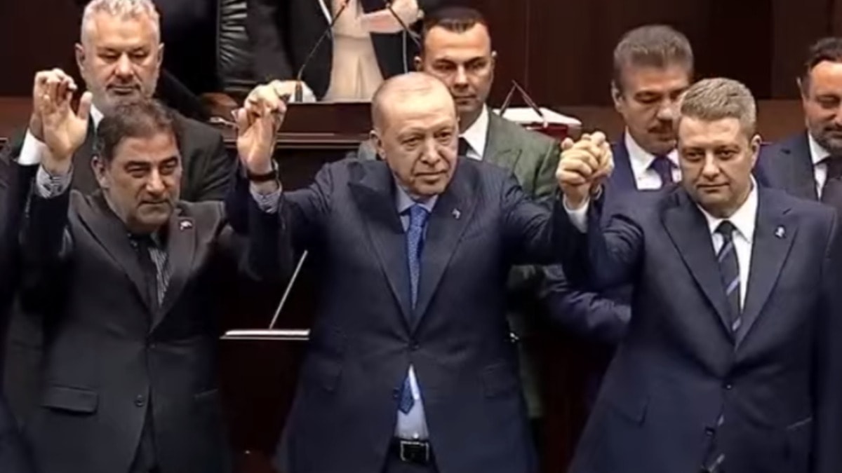 İYİ Parti'den istifa eden milletvekili, AKP'ye katıldı