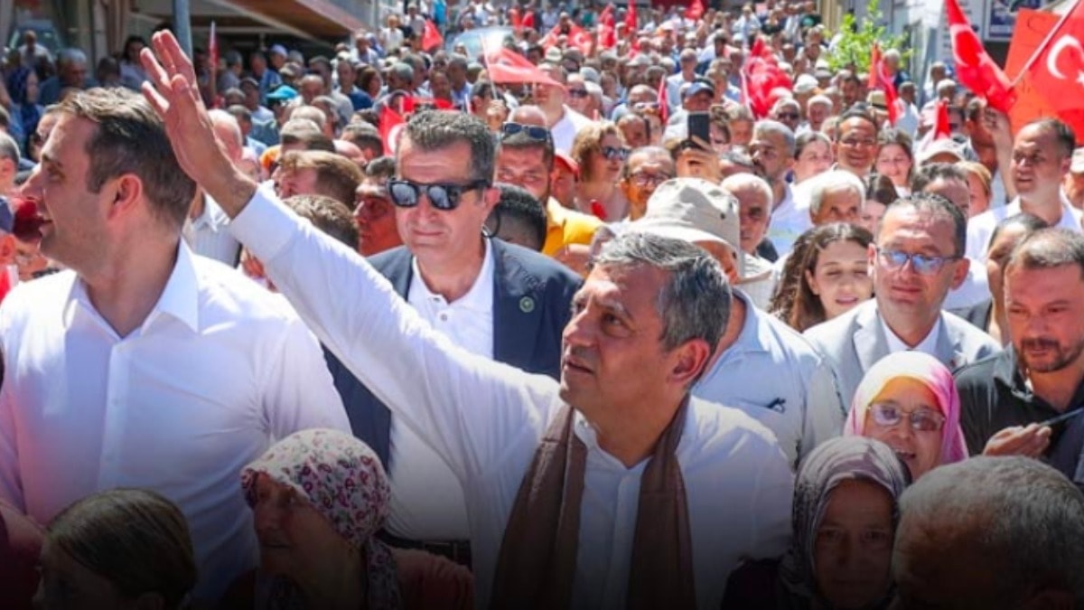 Özgür Özel'in A Takımındaki isim açıkladı: Başka bir parti ile görüşmelerimiz var