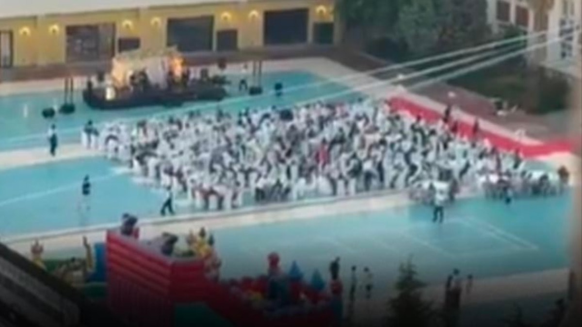 Kartal Anadolu İmam Hatip'te ilahili sünnet düğünü tartışma yaratı