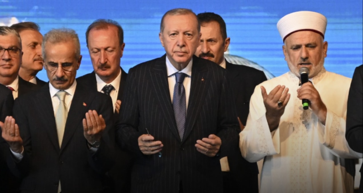 Devlet törenini 'AK' ettiler, 'Amirim'i 'YOK' ettiler