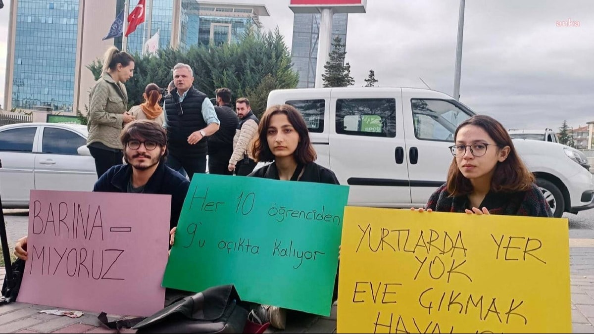 Gençler yurtsuz kaldı bütçe vakıflara aktı