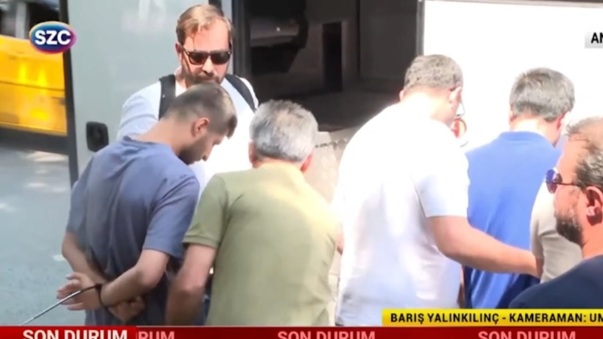 Öğretmenlere ters kelepçeyle gözaltı