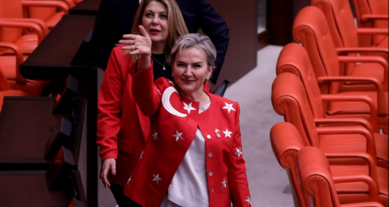 Üçüncü yılında üçüncü partisine geçiyor