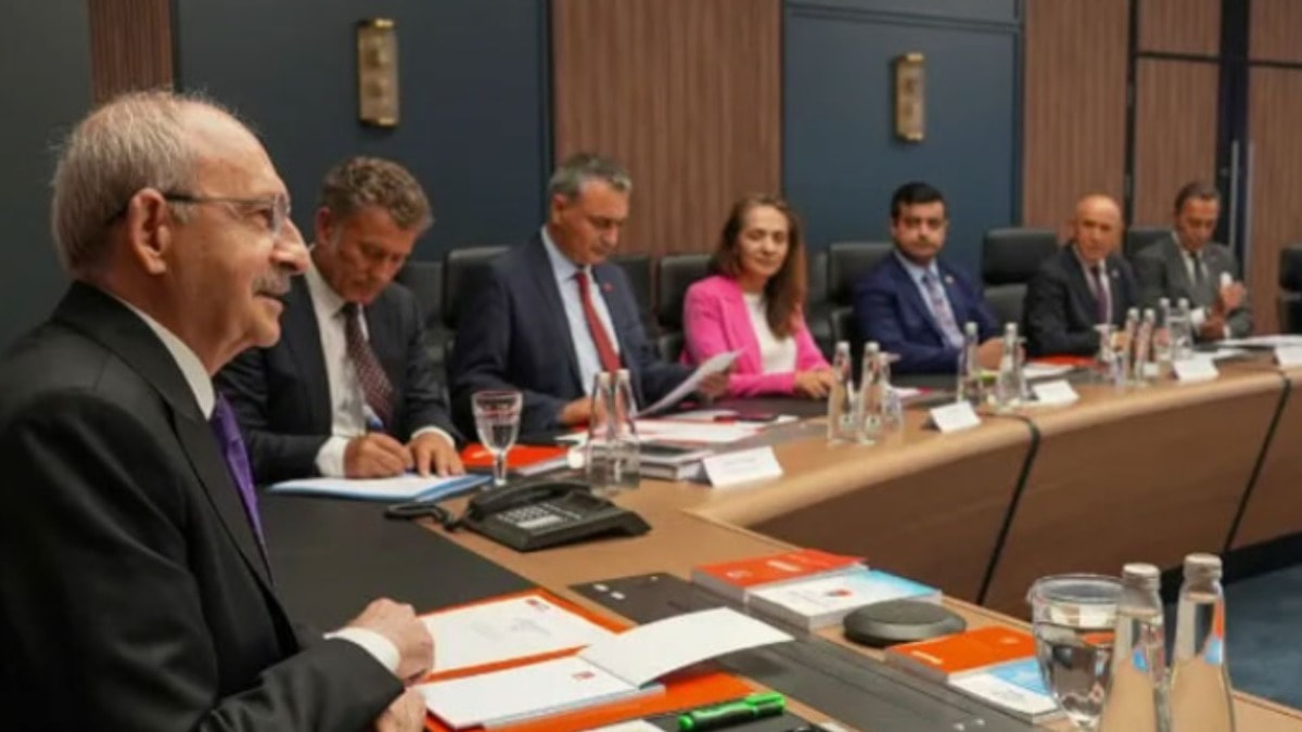 CHP'de kurultay takvimi eylülde başlayacak: İki il başkanı daha görevden alındı