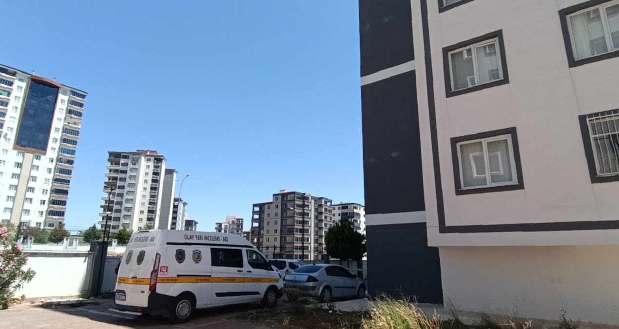 Gaziantep'te korkunç olay; 4 yaşındaki oğlunu kucağına alıp 8'inci kattan ölüme atladı