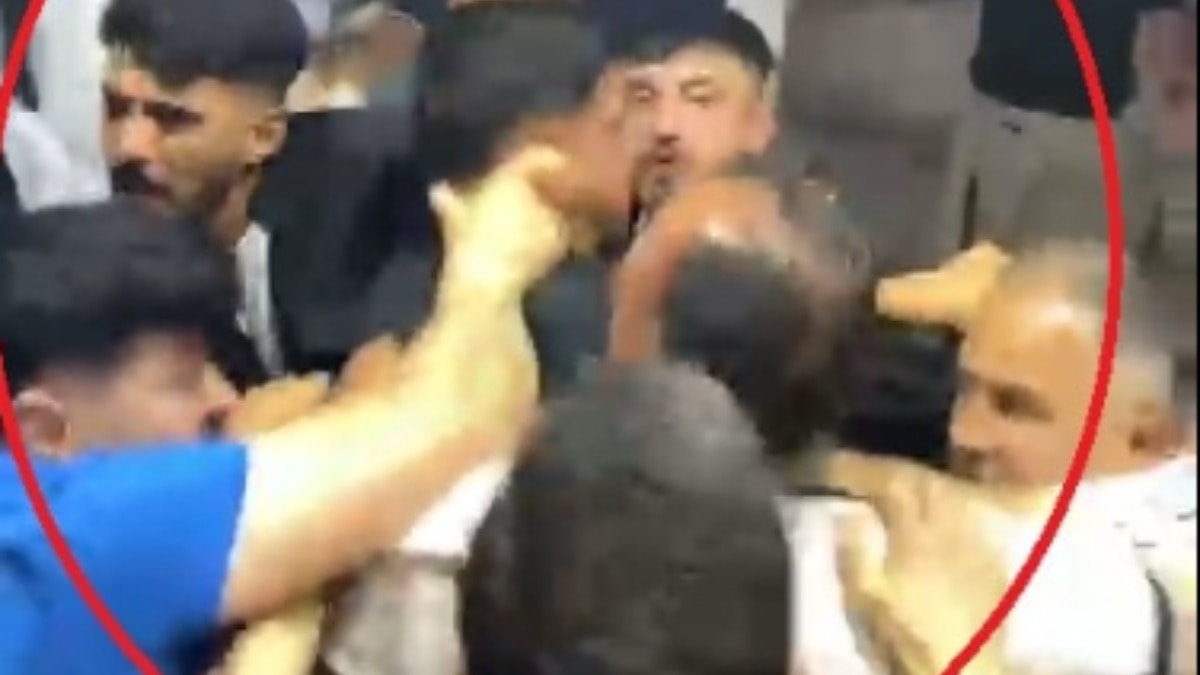 Düğün ekibi ihbara giden polislere saldırdı!