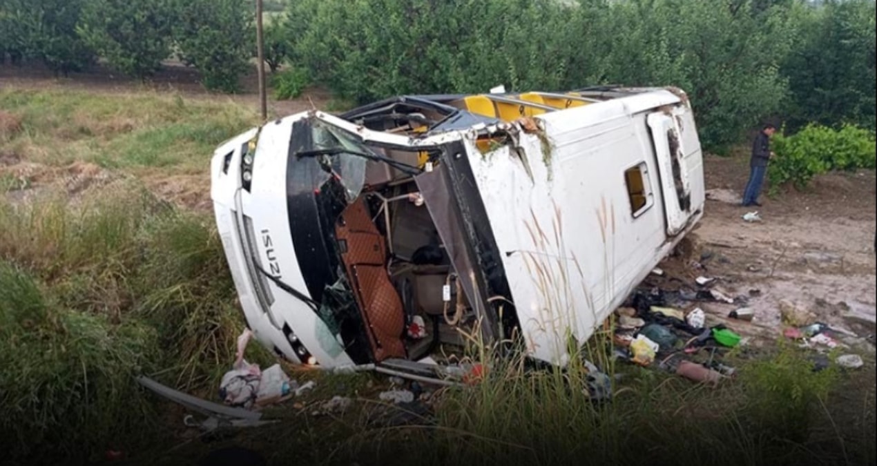 Katliam gibi kaza: Tur minibüsü şarampole yuvarlandı, 4 kişi öldü