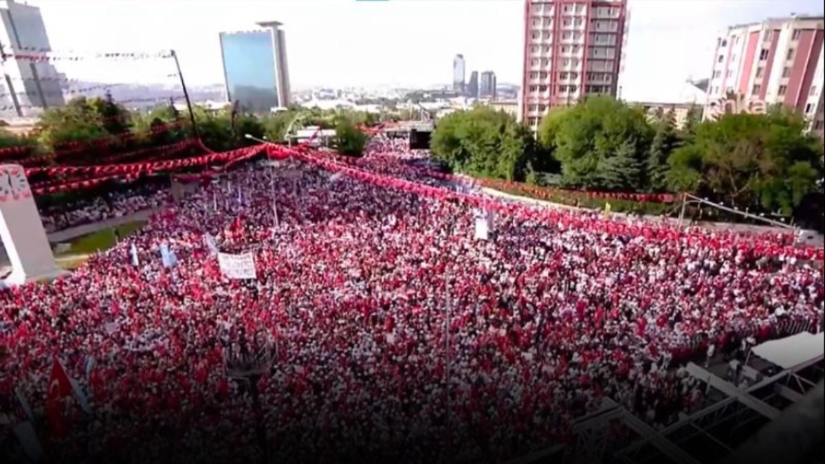 İYİ Parti'den Ankara'da Tarihi Bayrak Mitingi