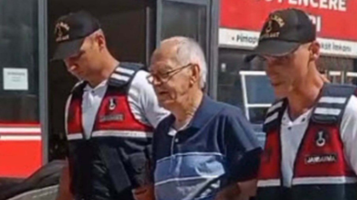 Kuşadası'nda kooperatife operasyon: Başkan gözaltında