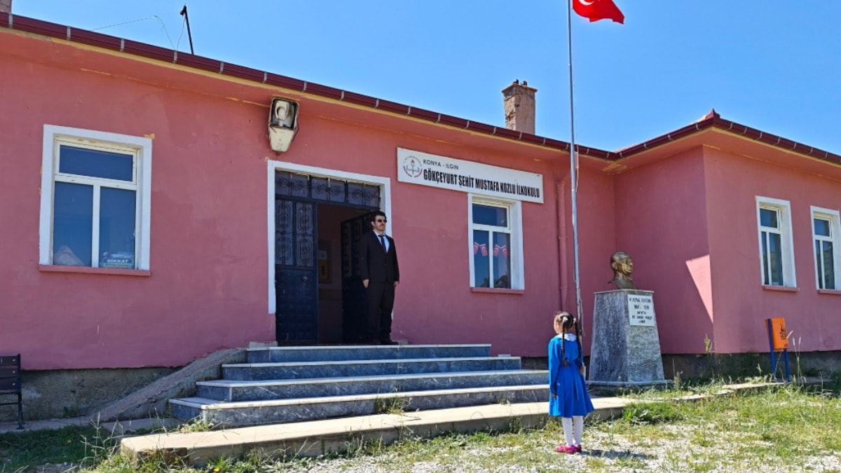 Hiç devamsızlık yapmadı! Okulun tek öğrencisinin karne heyecanı