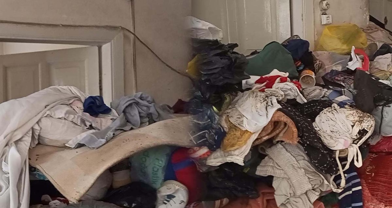 Daha önce 6 kez temizlenen evden 6 kamyon çöp çıktı