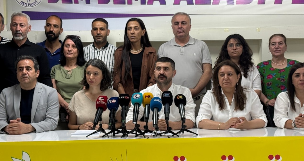 Diyarbakır’da Öcalan İçin Düzenlenen Mitingde Yoğun Katılım