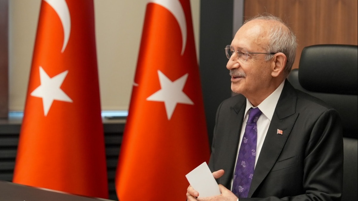 Kayyum CHP'den ihraç edilecek vekilleri hesap makinesiyle seçti 