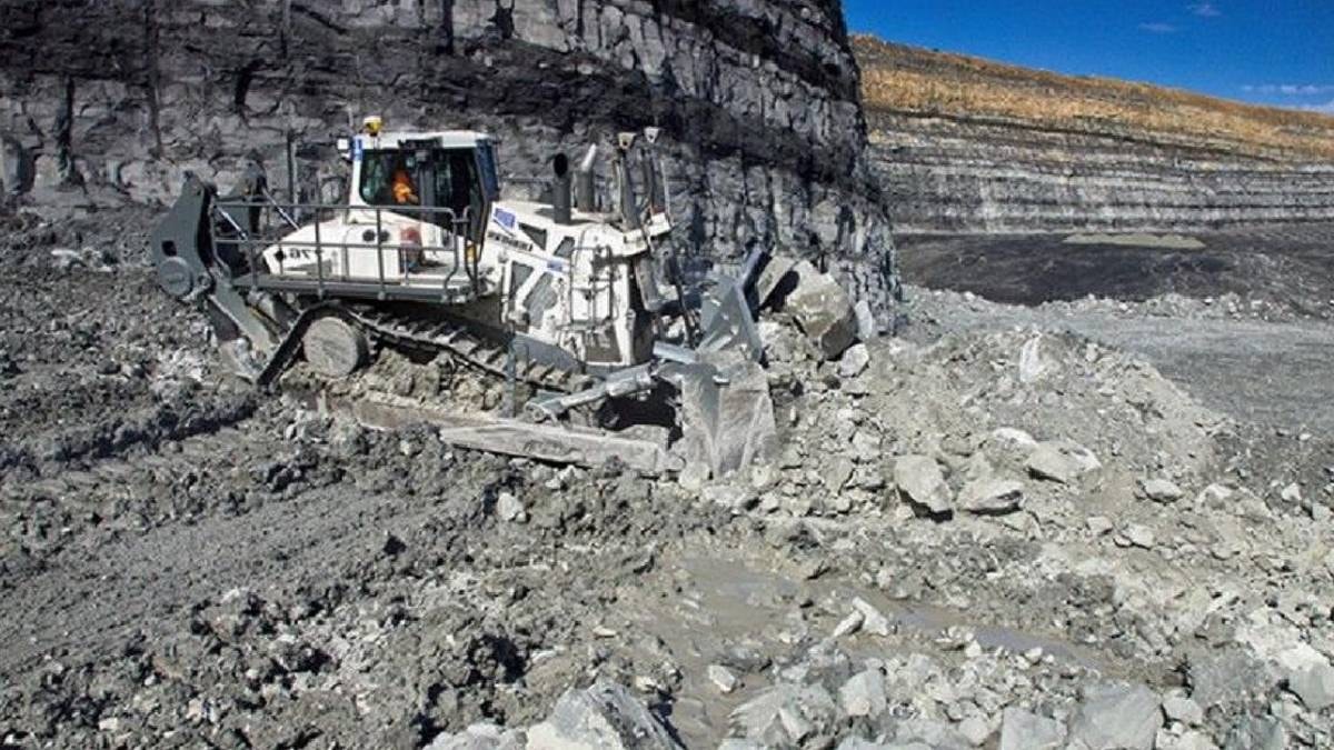 73 tonluk dev buldozer uzaktan kumandayla çalışıyo
