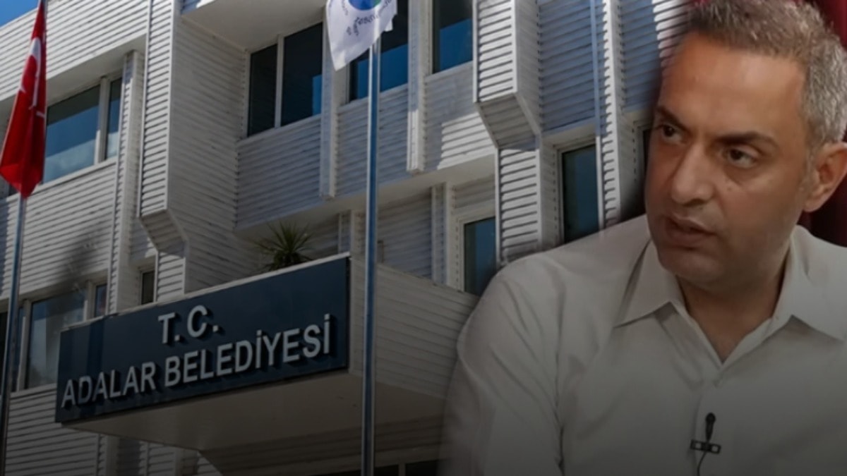 Ağırel canlı yayında belgeleri paylaştı: Rakı hediyesini rüşvet sayıp garsonu tutuklamışlar