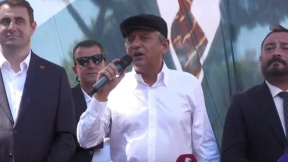 Özgür Özel yeni parti için en net işareti İzmir'de verdi