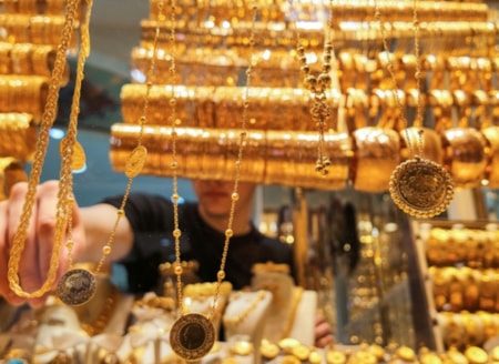 Altın sahiplerini bekleyen büyük tehlike!Barış bozulursa altında 4 bin dolar riski masada... Doç. Dr. Filiz Eryılmaz, gram altında 6.175 lira altındaki kapanışların düşüş senaryosunu tetikleyebileceğini, asıl güçlenmenin 6.245 lira üzerinde gerçekleşeceğini belirtti.