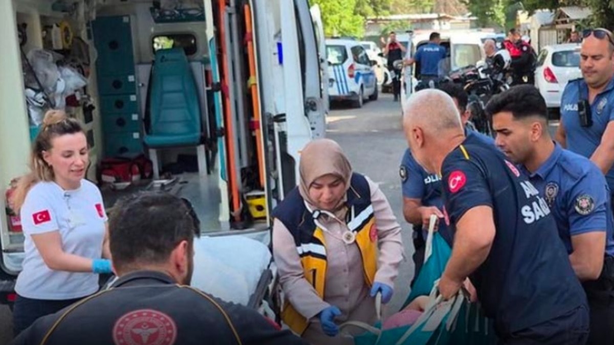 Baba dehşeti can aldı: Bir kızını öldürdü, eşini ve diğer kızını ağır yaraladı