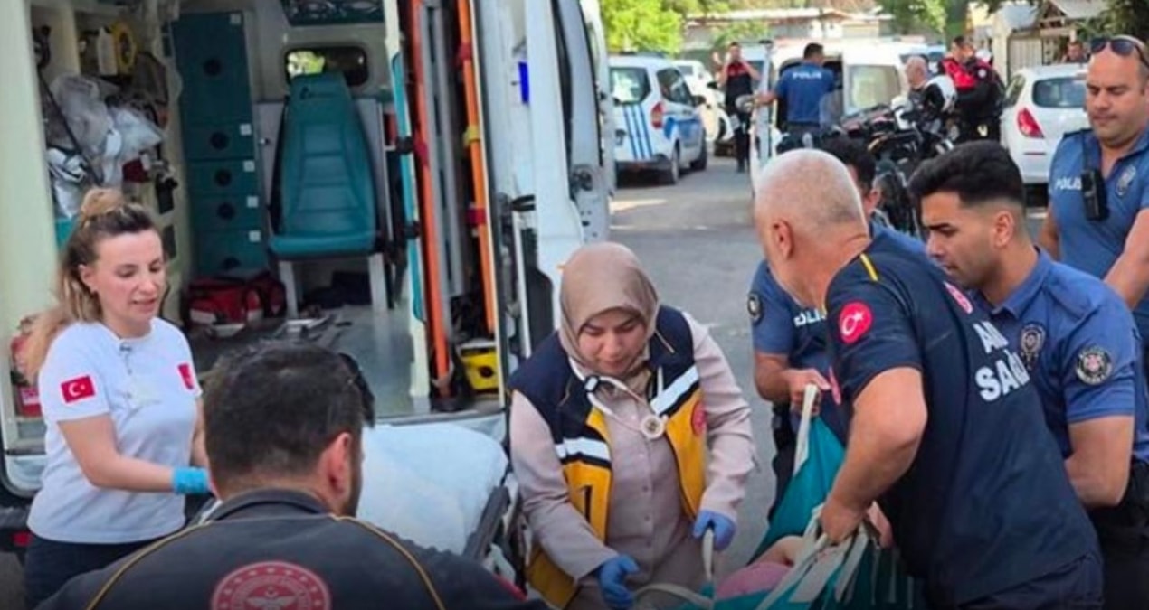 Baba dehşeti can aldı: Bir kızını öldürdü, eşini ve diğer kızını ağır yaraladı