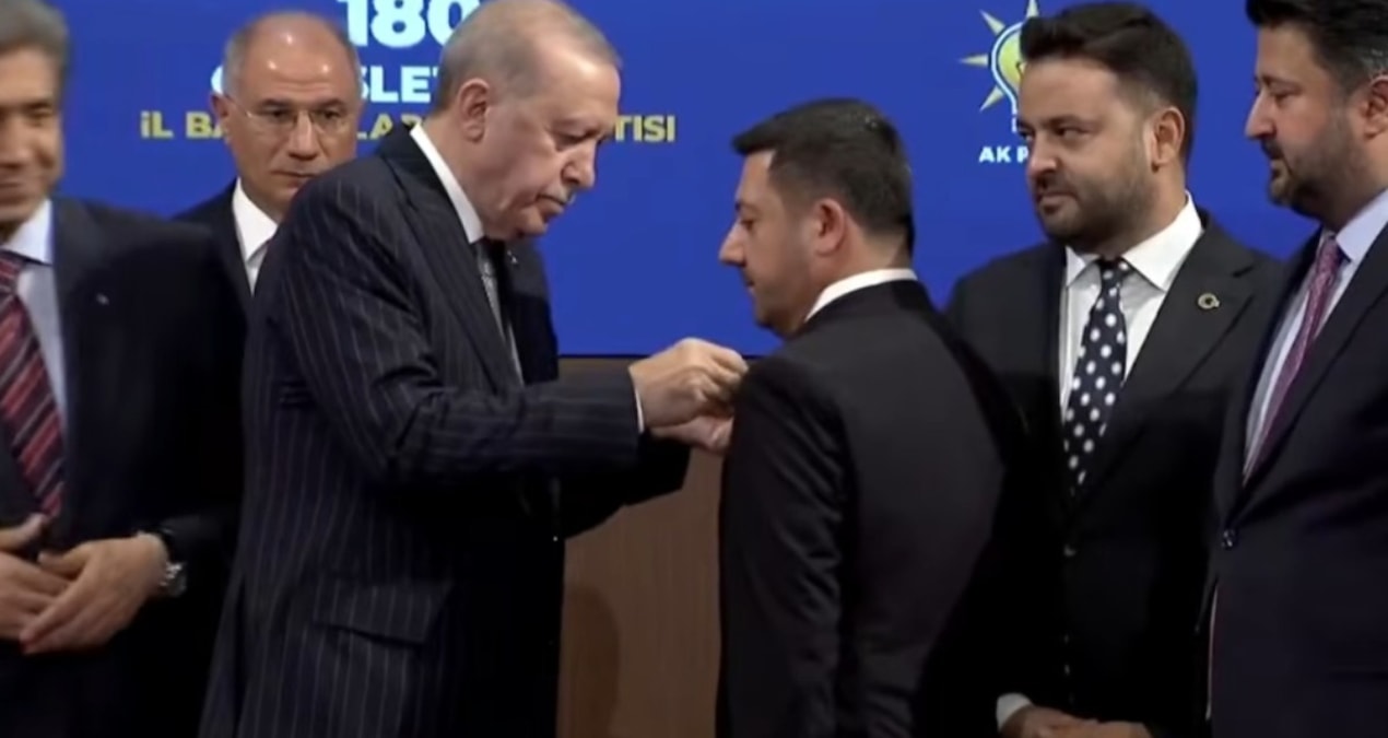 'Benim gibi ahlaksızların yeri AKP değildir' dedi, AKP'ye geçti