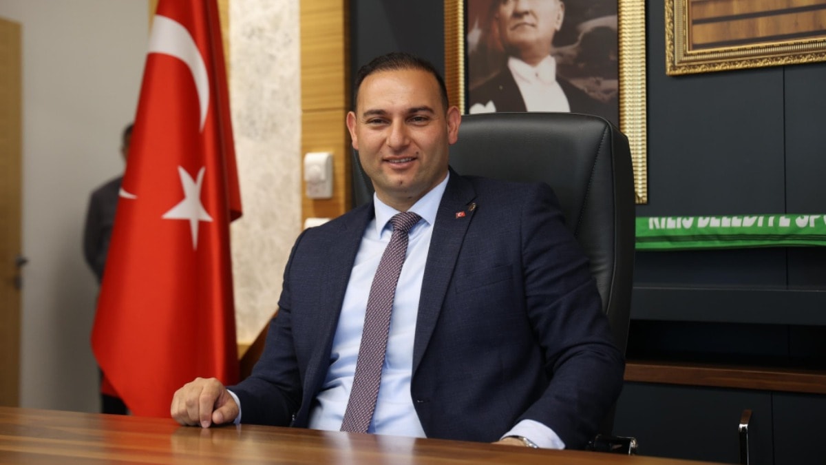 Koşar adım AKP'ye gidiyordu: Eski paylaşımları başını yaktı!