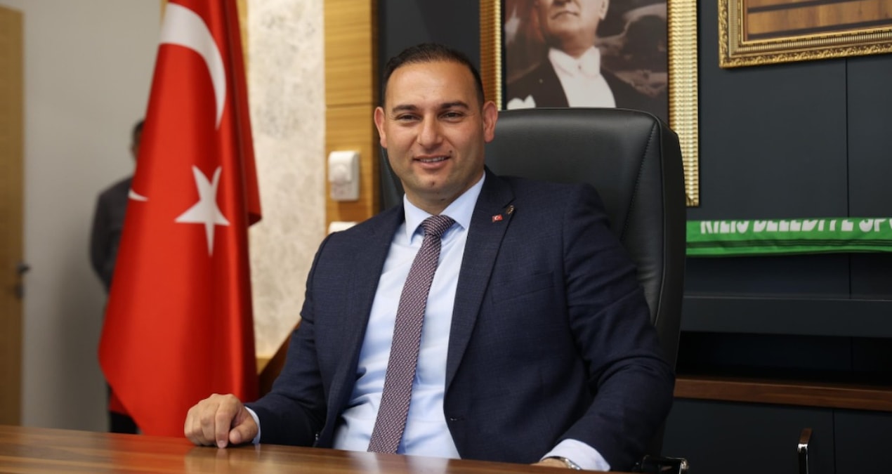 Koşar adım AKP'ye gidiyordu: Eski paylaşımları başını yaktı!
