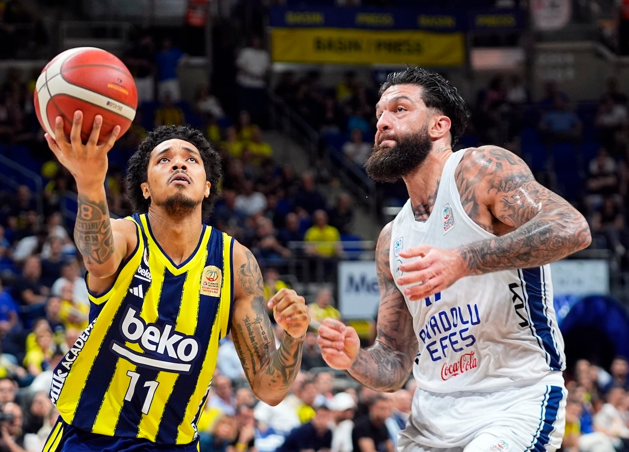 Fenerbahçe Beko seride öne geçti